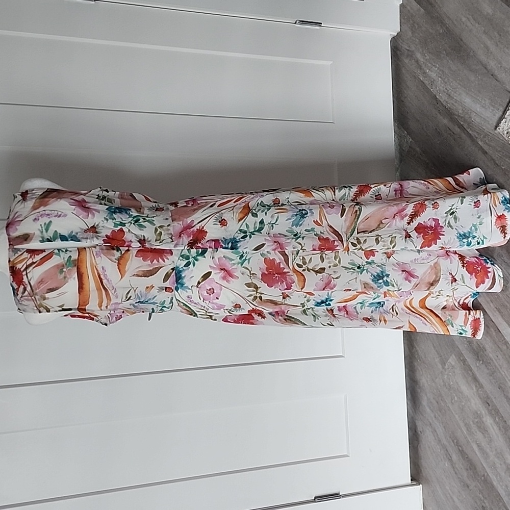 Calvin Klein, Gorgeous Floral Sleeveless Maxi Dress, Size 8 - Picture 5 of 6
